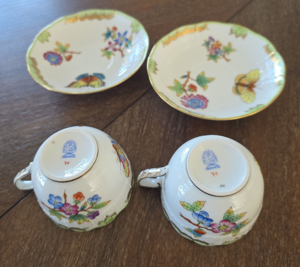 2 HEREND Fine China Demitasse Queen Victoria Teacup and Saucer - Picture 9 of 15